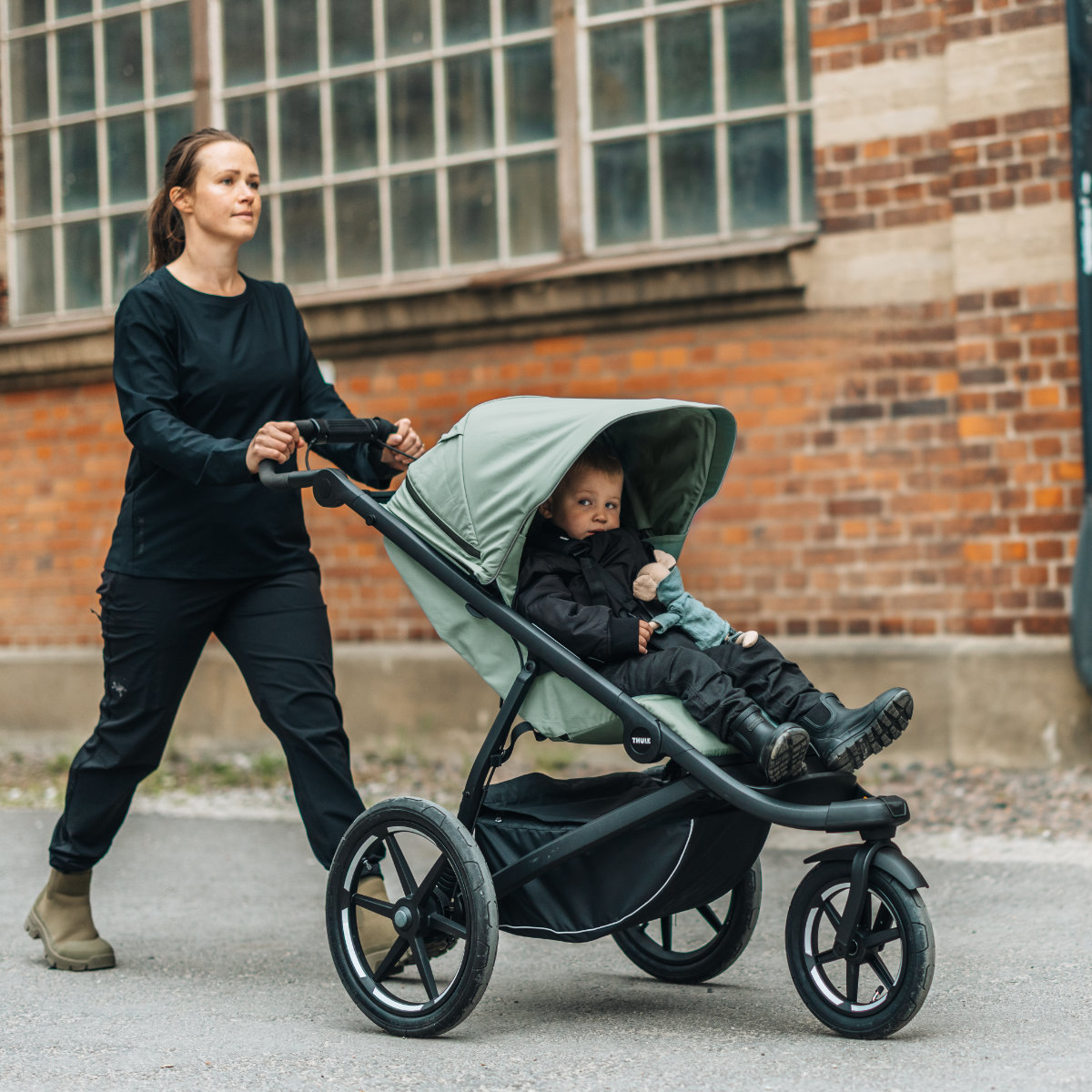 Thule Urban Glide 3 Kinderwagen Set 3 in 1 inkl. Nuna Arra Flex i-Size Babyschale