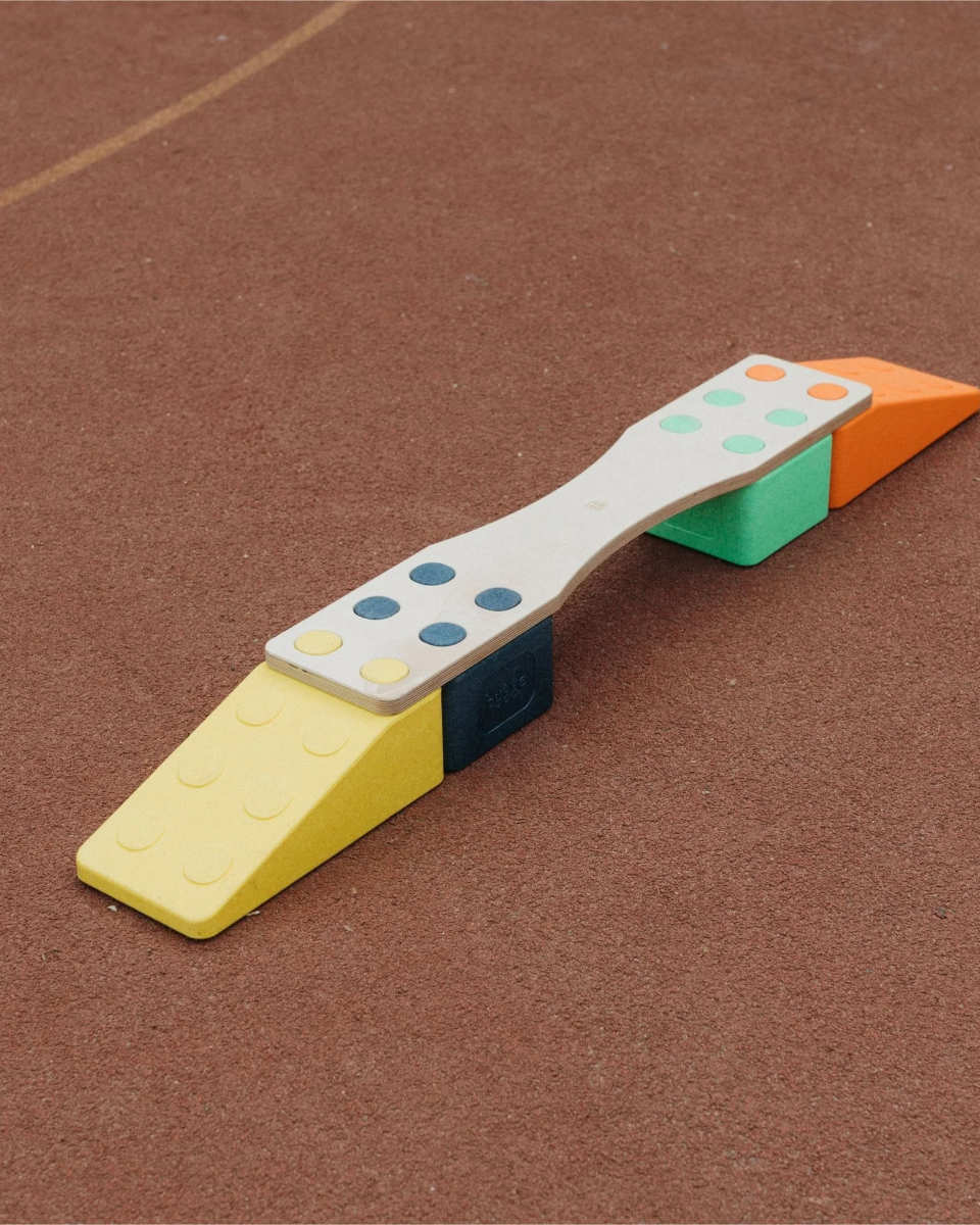 bygge PARCOURS Balance Set with BAR Board and 4 Building Blocks