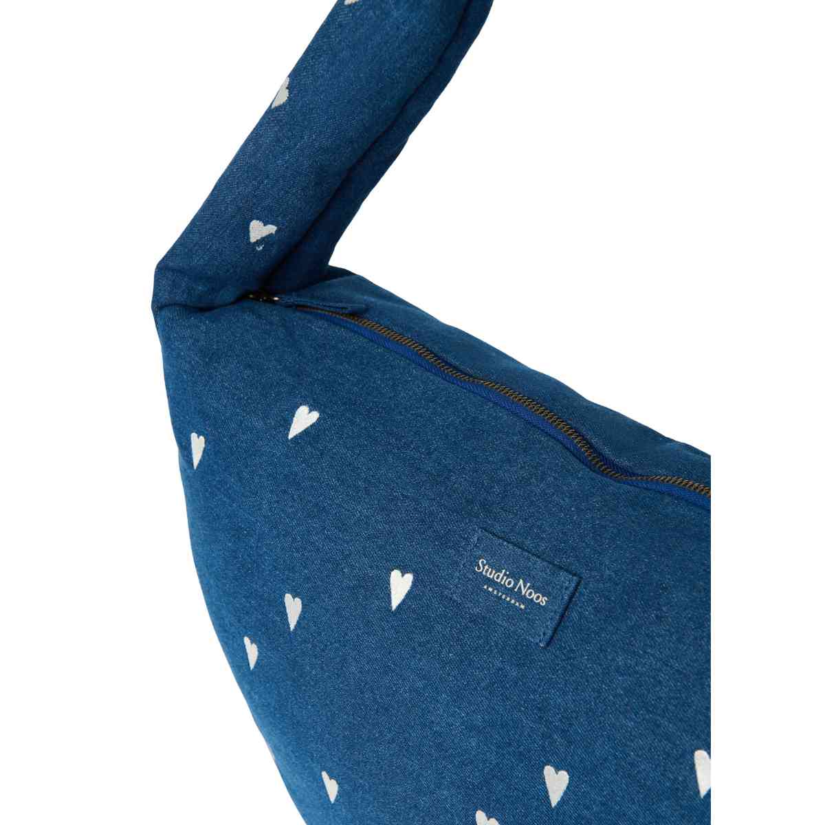 Studio Noos Gürteltasche in Blau mit Herzmuster - Detailansicht