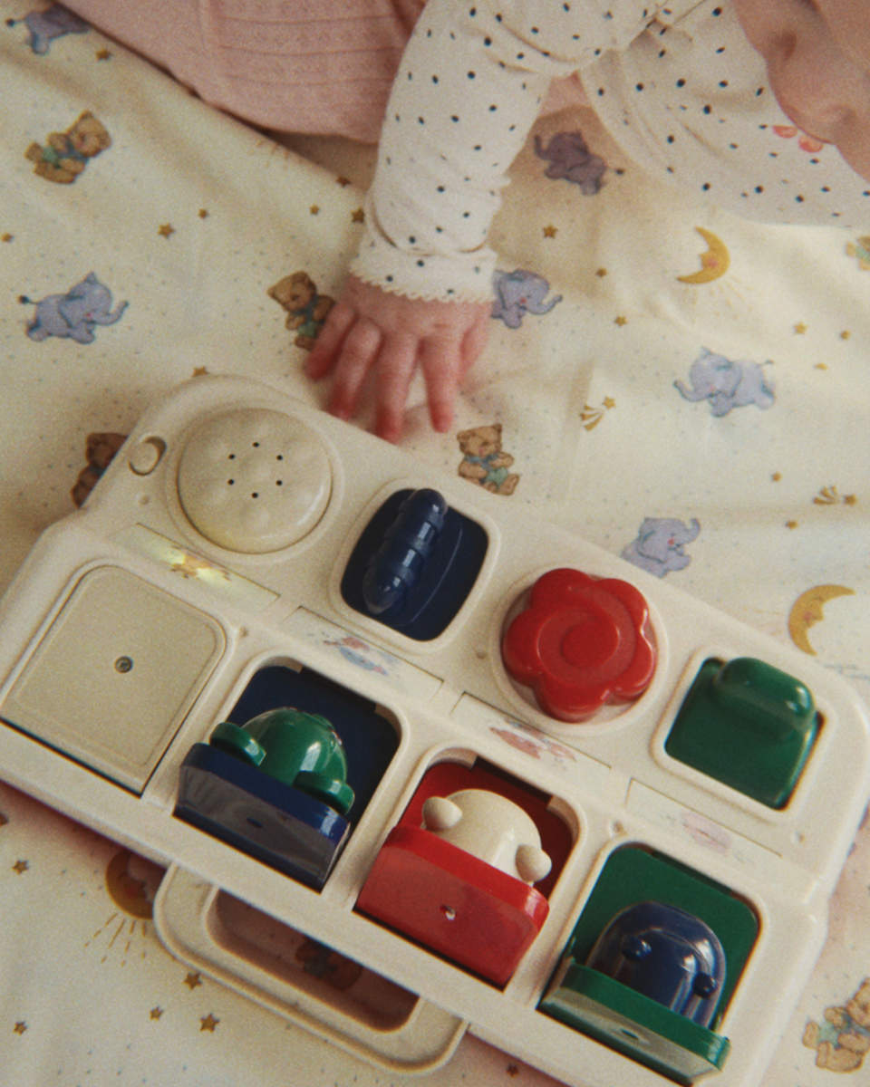 Konges Sløjd Pop Up Music Board – Interactive Motor Skills Toy