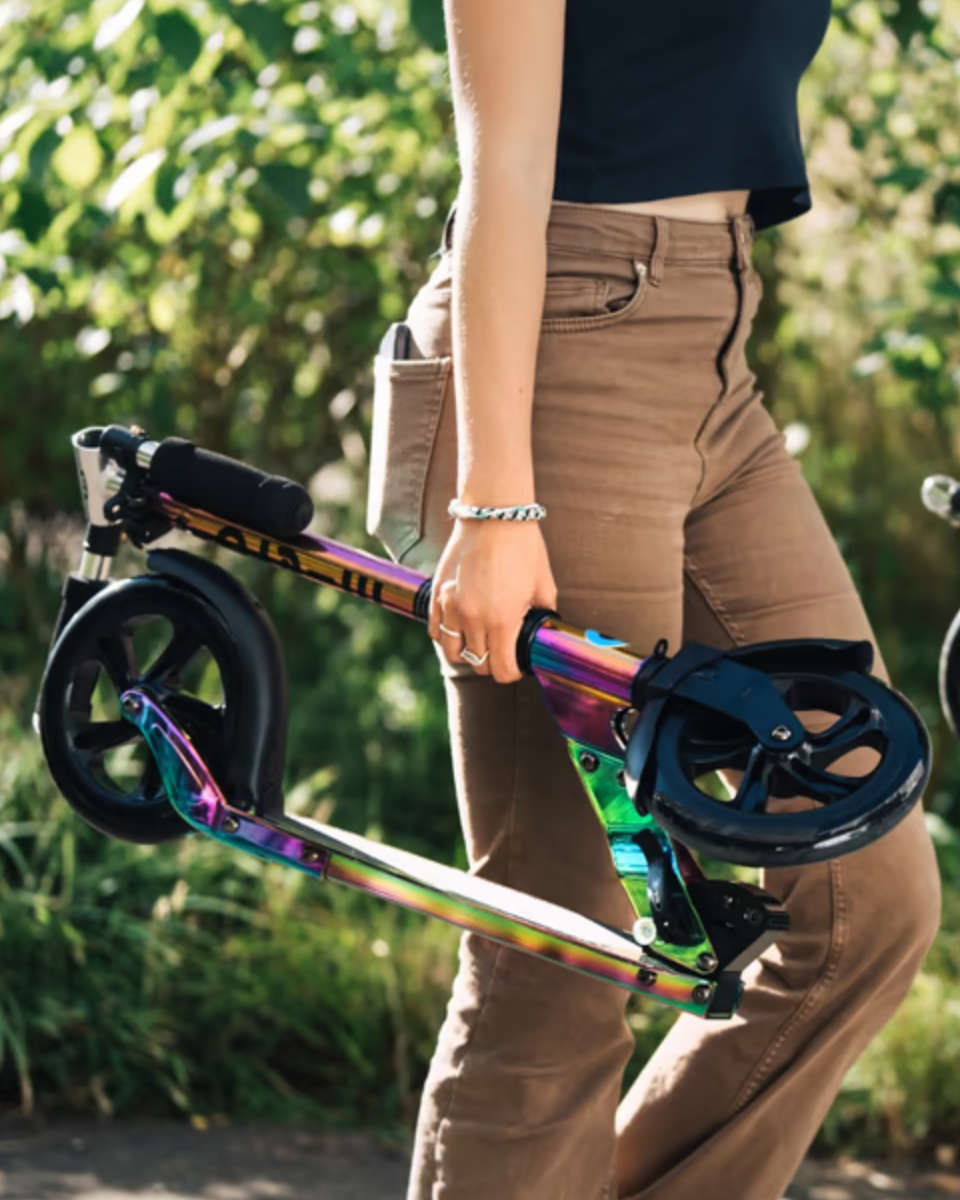 Micro Classic Neochrome – Faltbarer Scooter für Jugendliche & Erwachsene