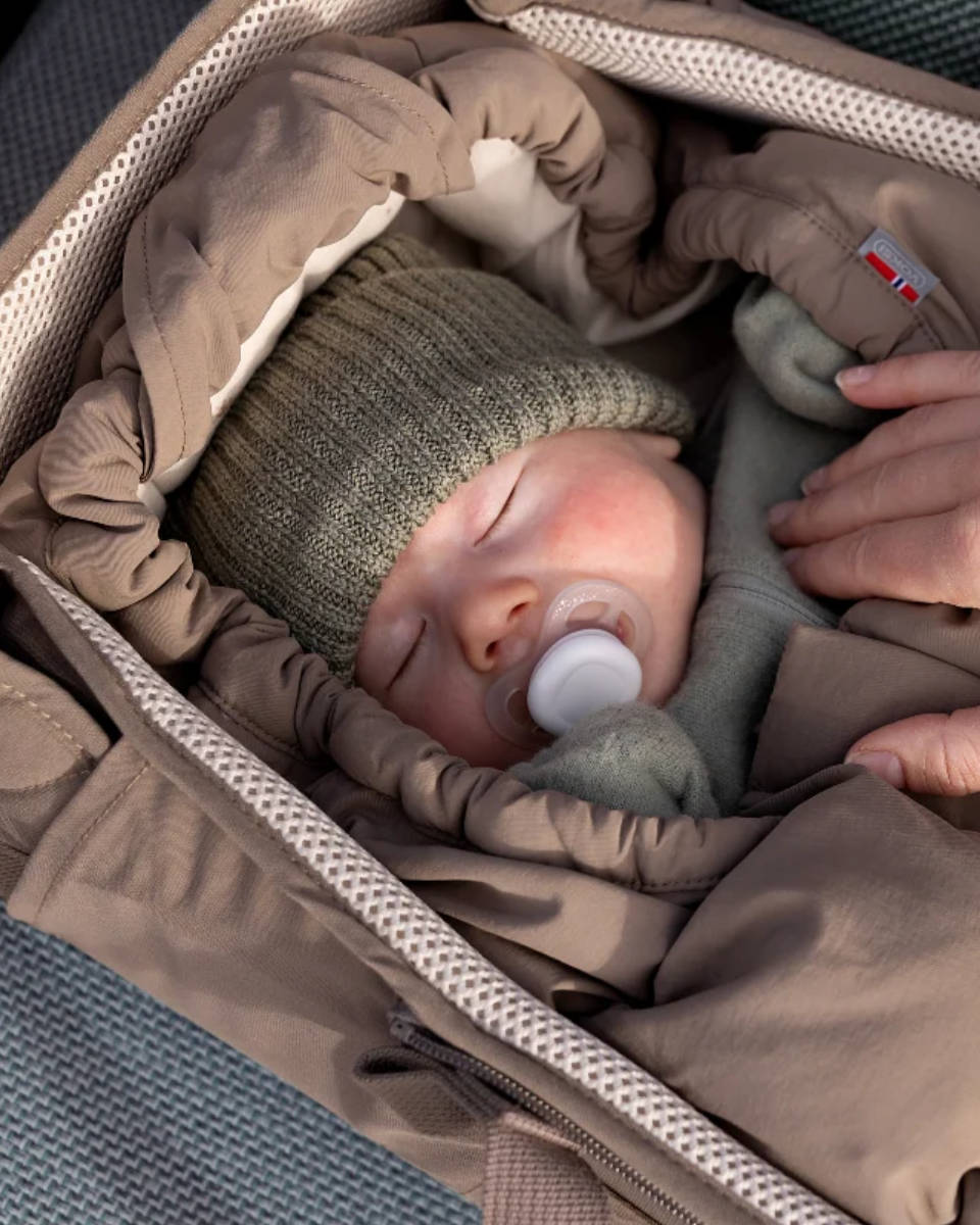 Voksi Move Fußsack für Kinderwagen & Babyschale (0-18 Monate)