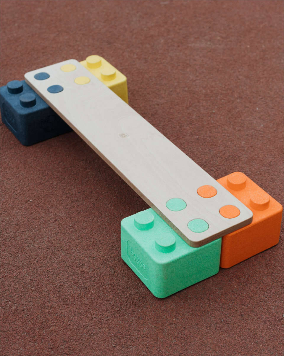bygge BANK Balance Set with FYR Board and 4 Building Blocks