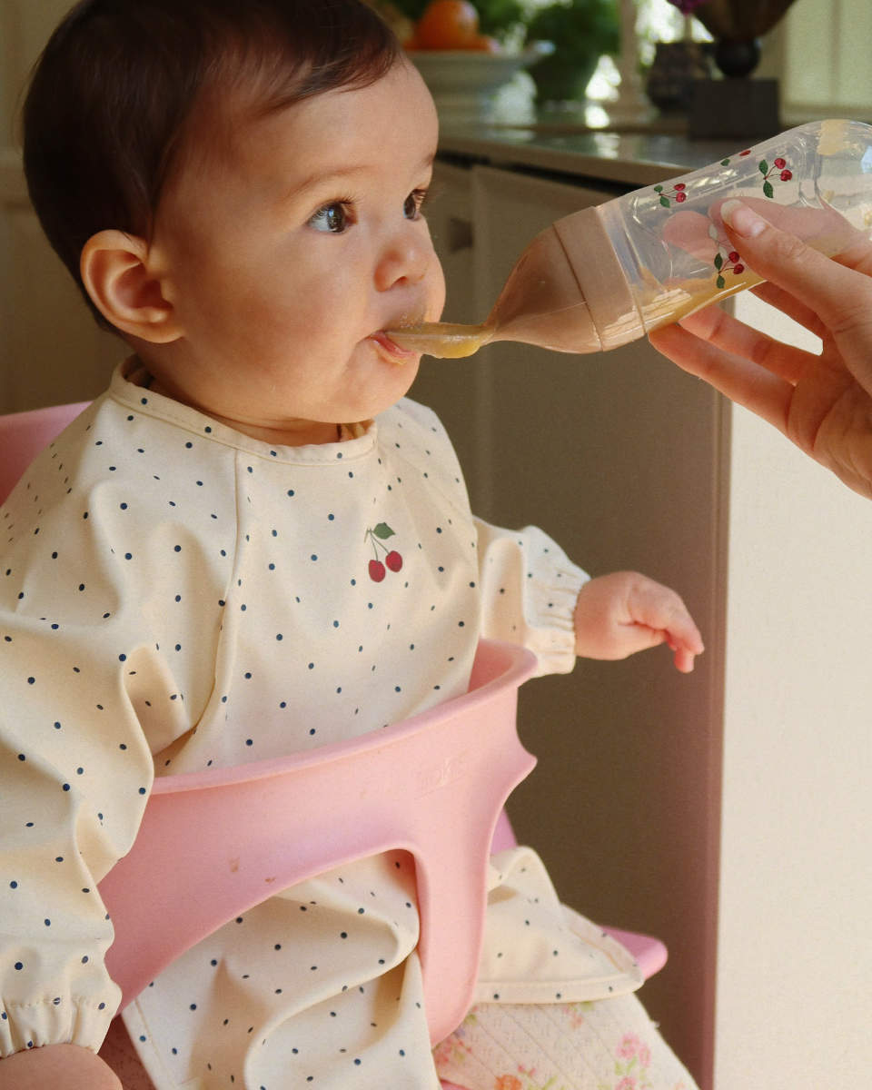 Konges Sløjd Baby Fütterset mit Quetschflasche & Löffel