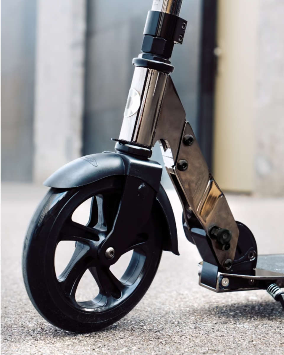 Micro Classic Neochrome Black – Faltbarer Scooter für Jugendliche & Erwachsene