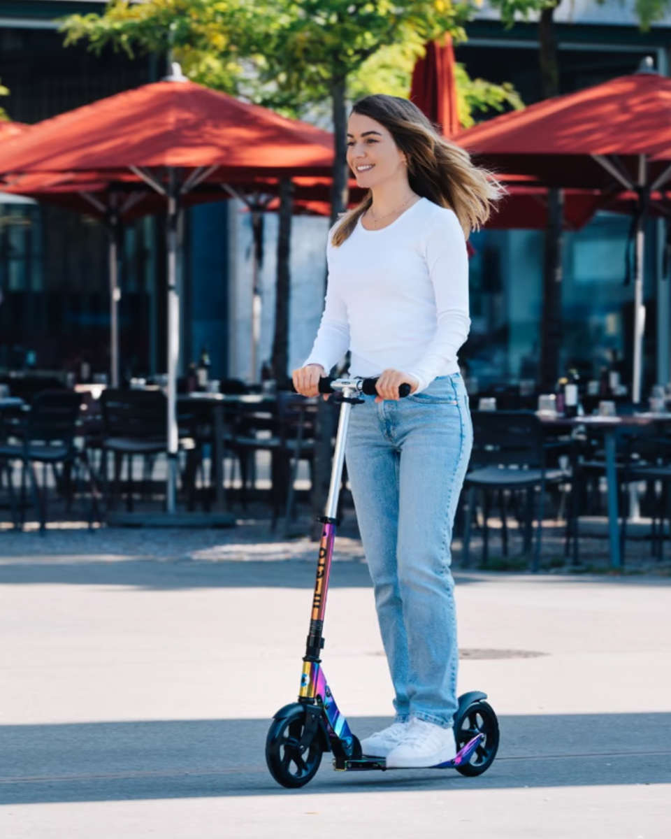 Micro Classic Neochrome – Faltbarer Scooter für Jugendliche & Erwachsene
