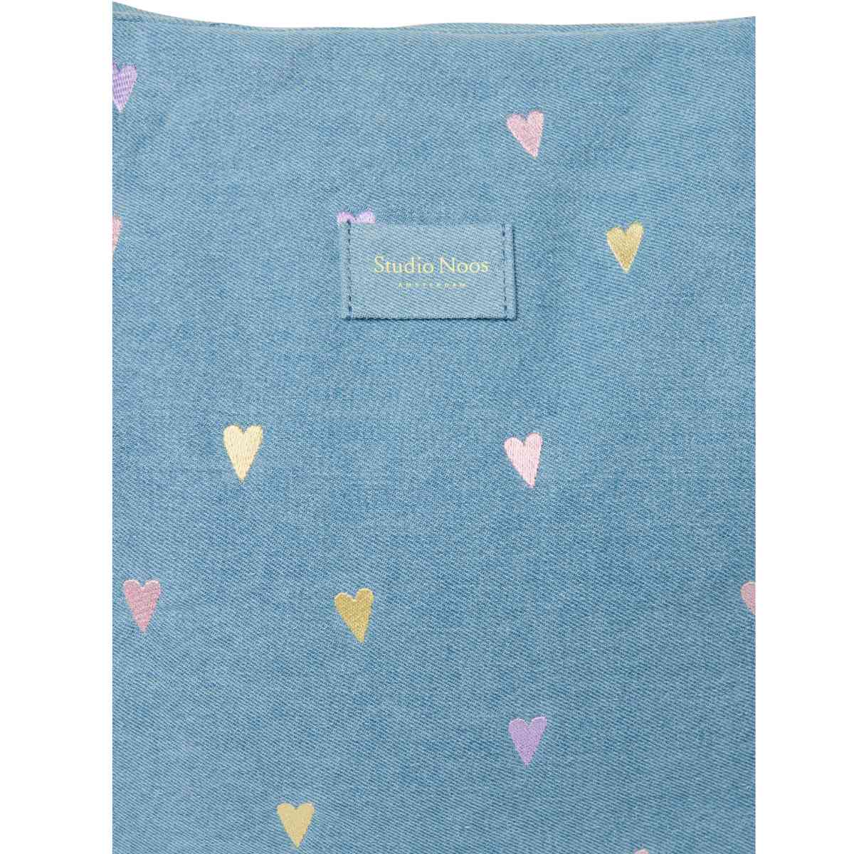 Studio Noos Tasche mit Herzmuster in Blau - Detailansicht