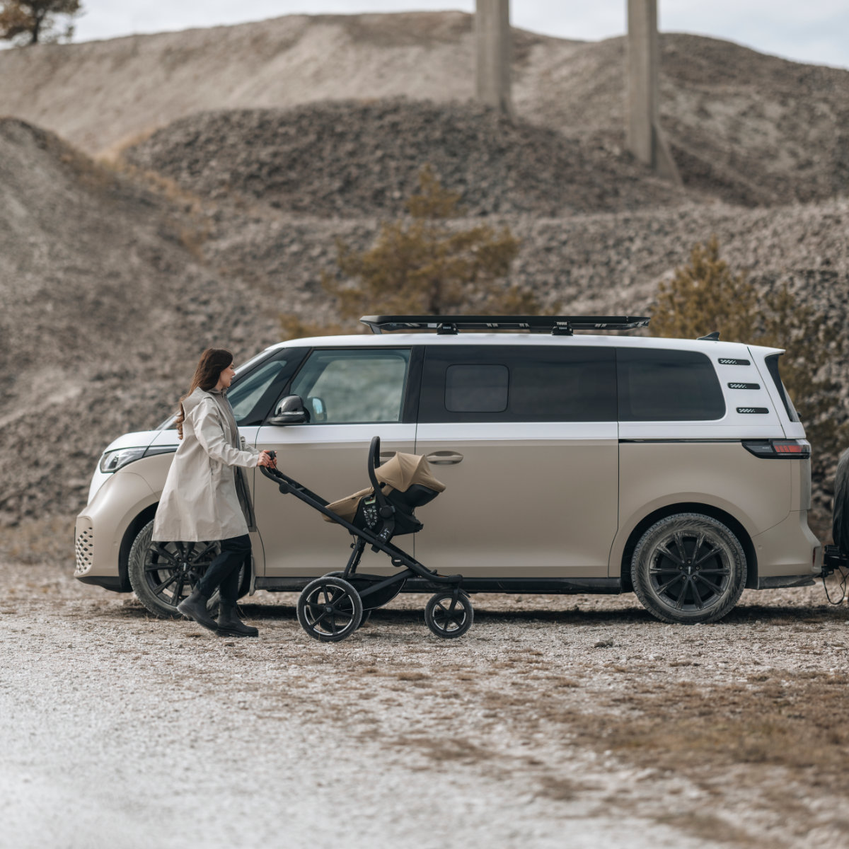 Thule Maple Connect Babyschale Beige - seitliche Ansicht