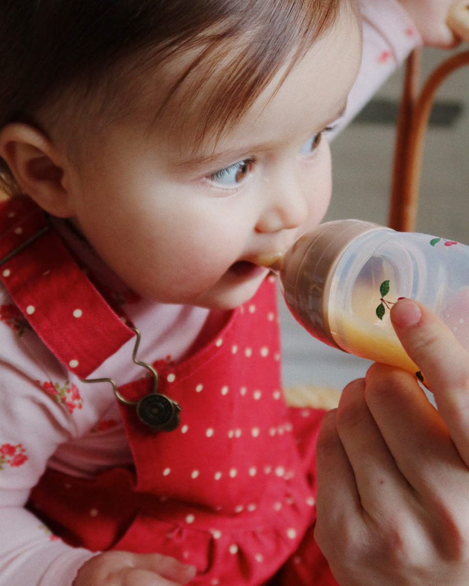 Konges Sløjd Baby Fütterset mit Quetschflasche & Löffel