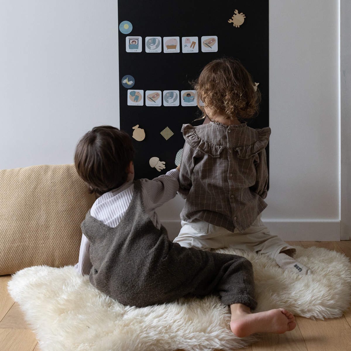Ferflex Magnetic Board Set incl. 13 Colorful Geometric Magnets