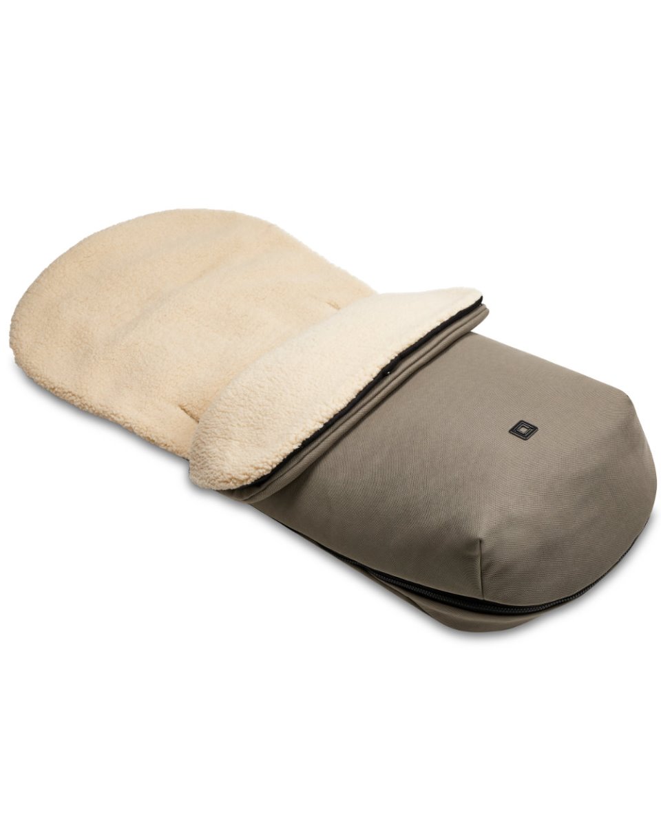 Moon Premium Footmuff (with removable teddy fur)