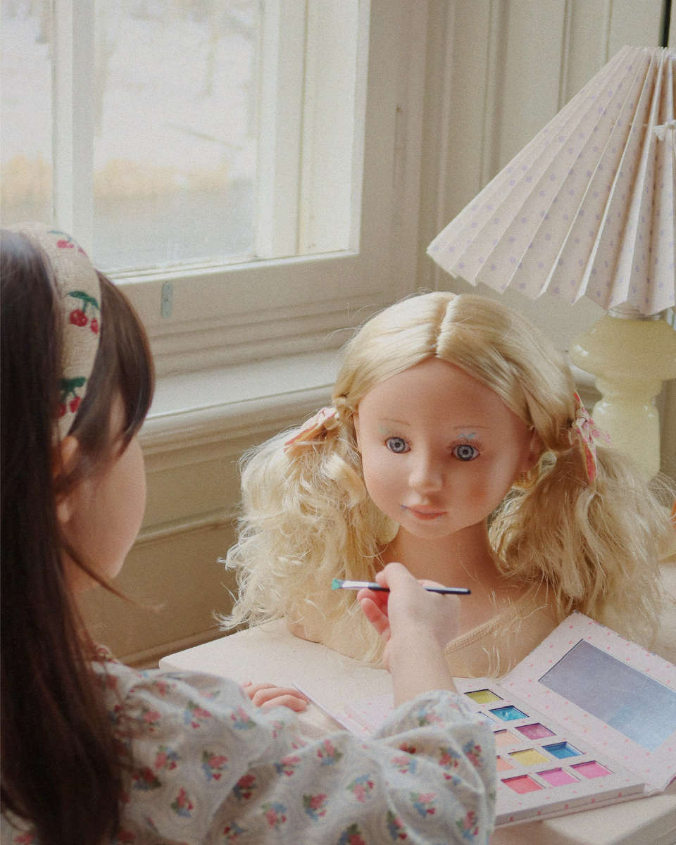 Konges Sløjd Lili Make-Up Salon incl. Doll and Accessories