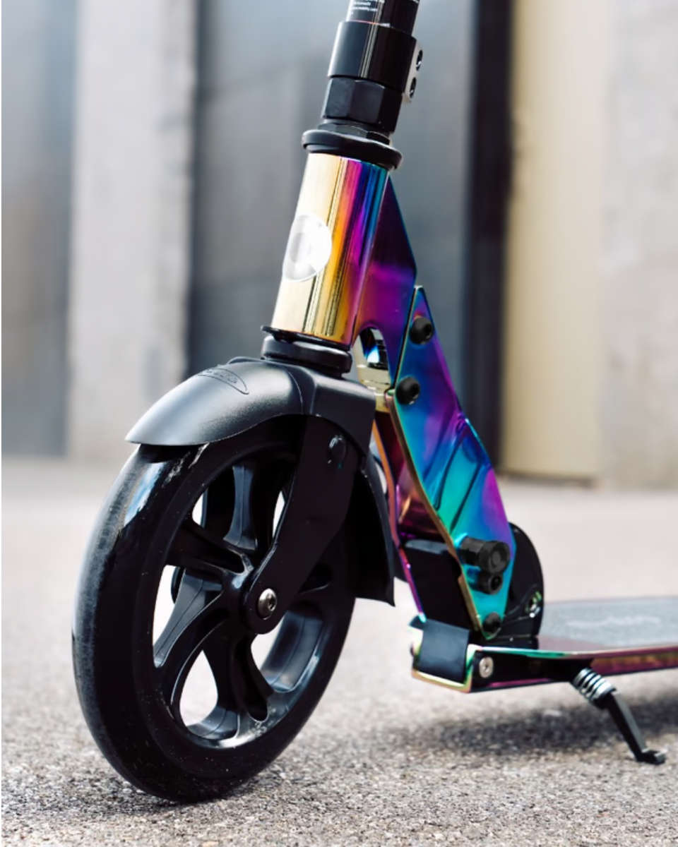 Micro Classic Neochrome – Faltbarer Scooter für Jugendliche & Erwachsene