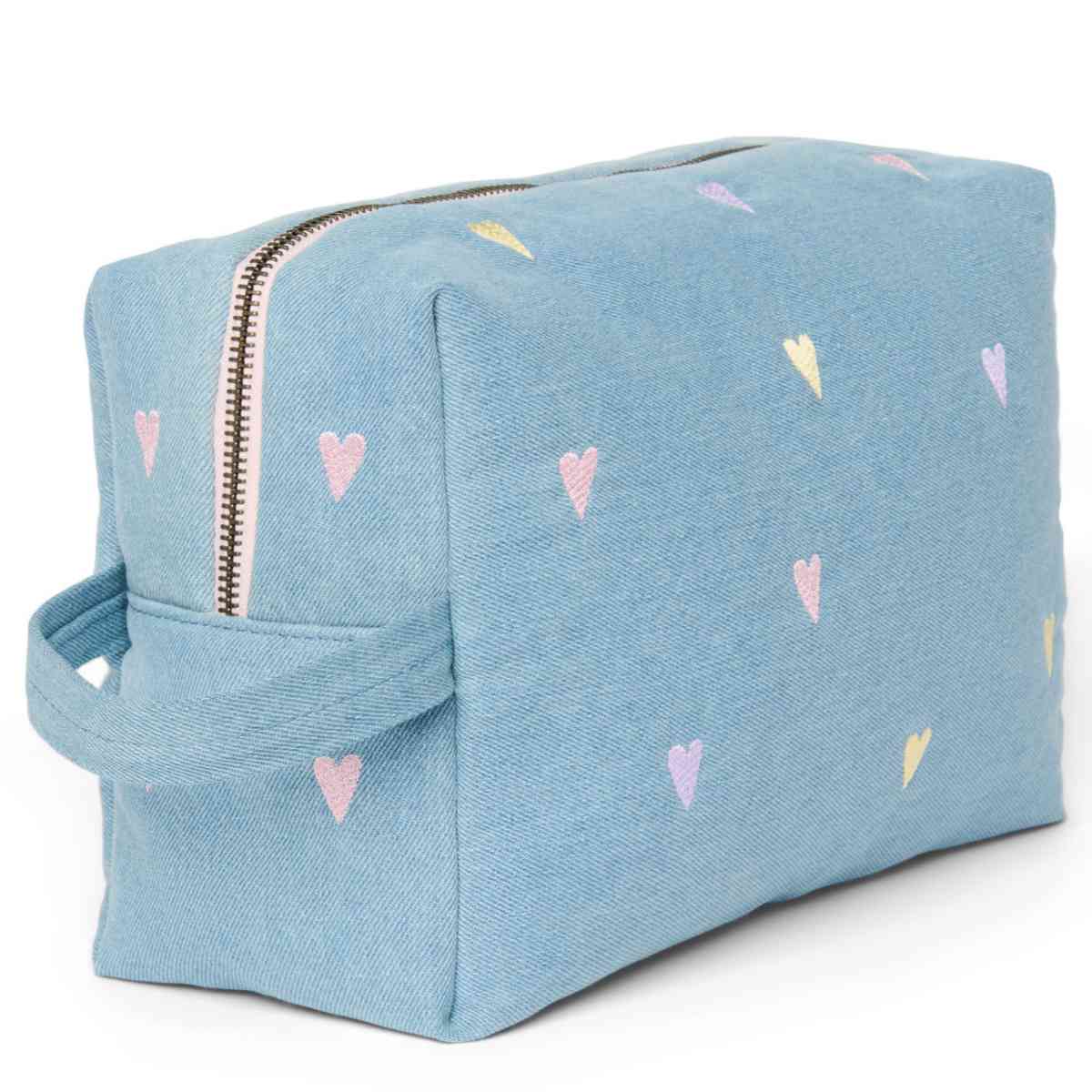 Blaue Tasche mit Herzmuster - schräge Ansicht