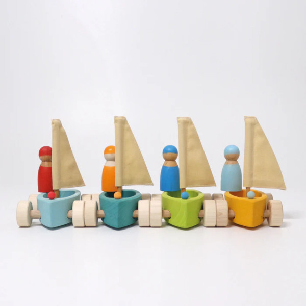 Grimm’s Kleine Strandsegler aus Holz mit Figuren