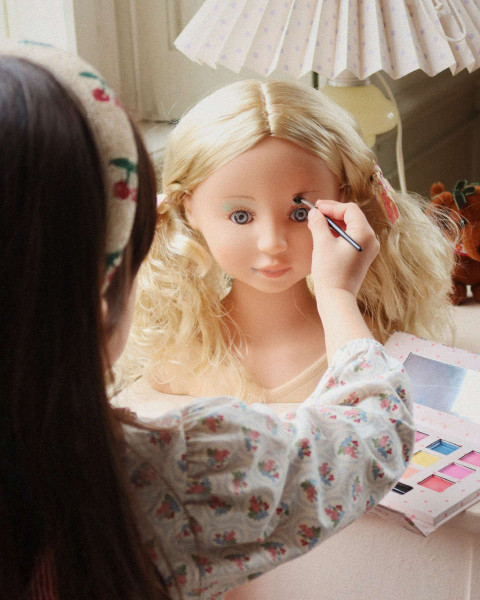 Konges Sløjd Lili Make-Up Salon incl. Doll and Accessories